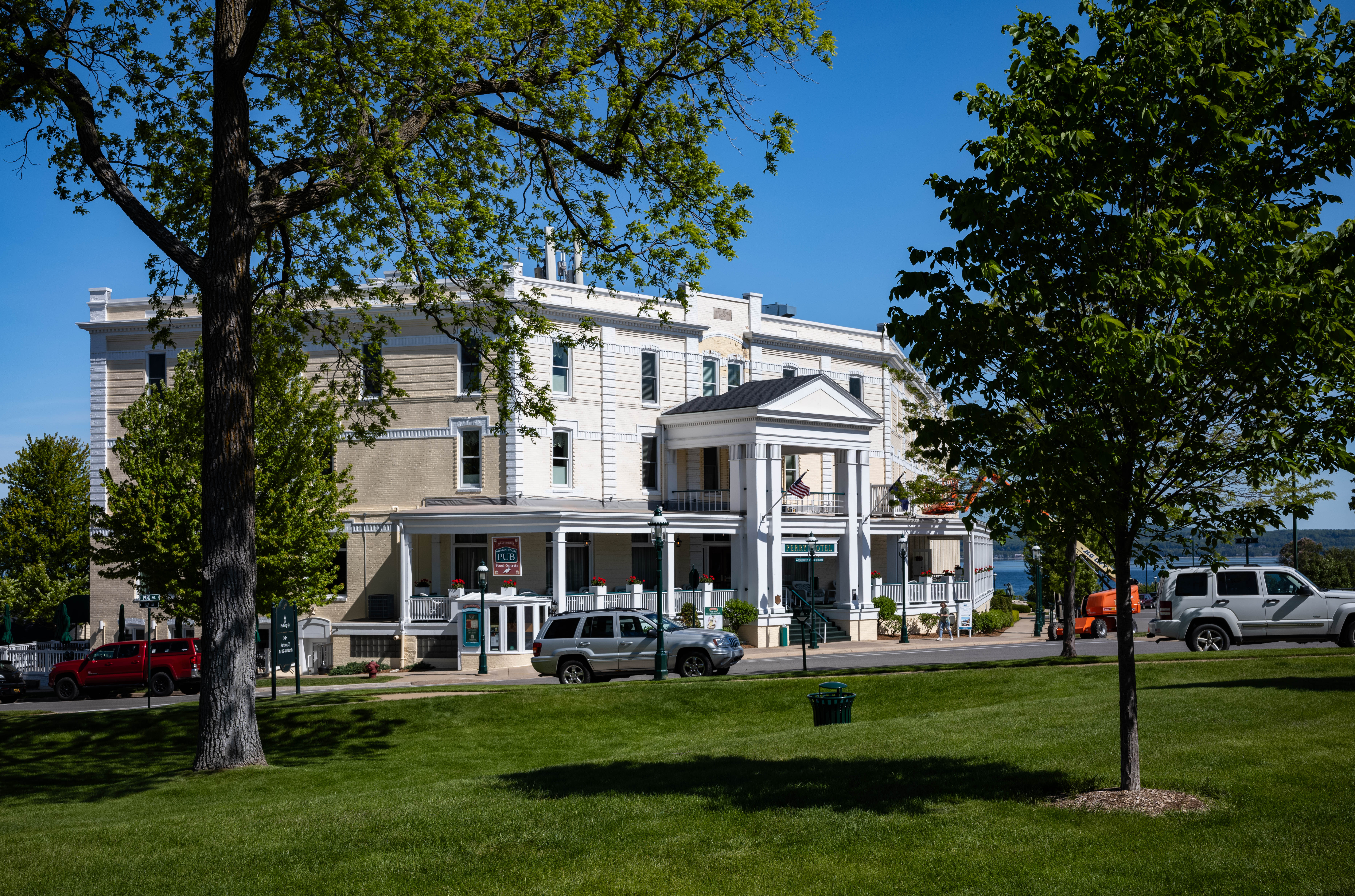 Stafford's Perry Hotel